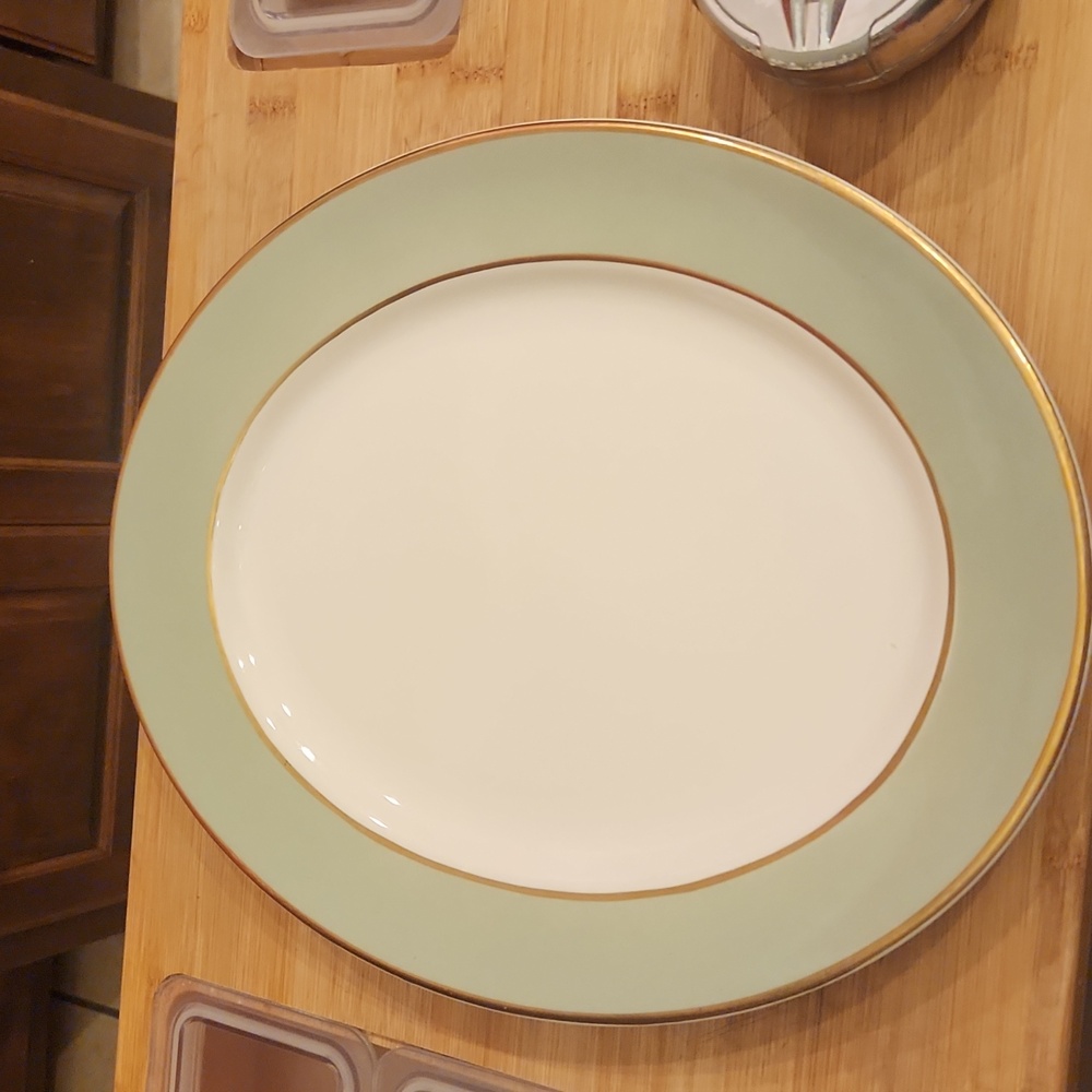 TAYLOR SMITH TAYLOR HERIAGE GREEN PLATTER 13"